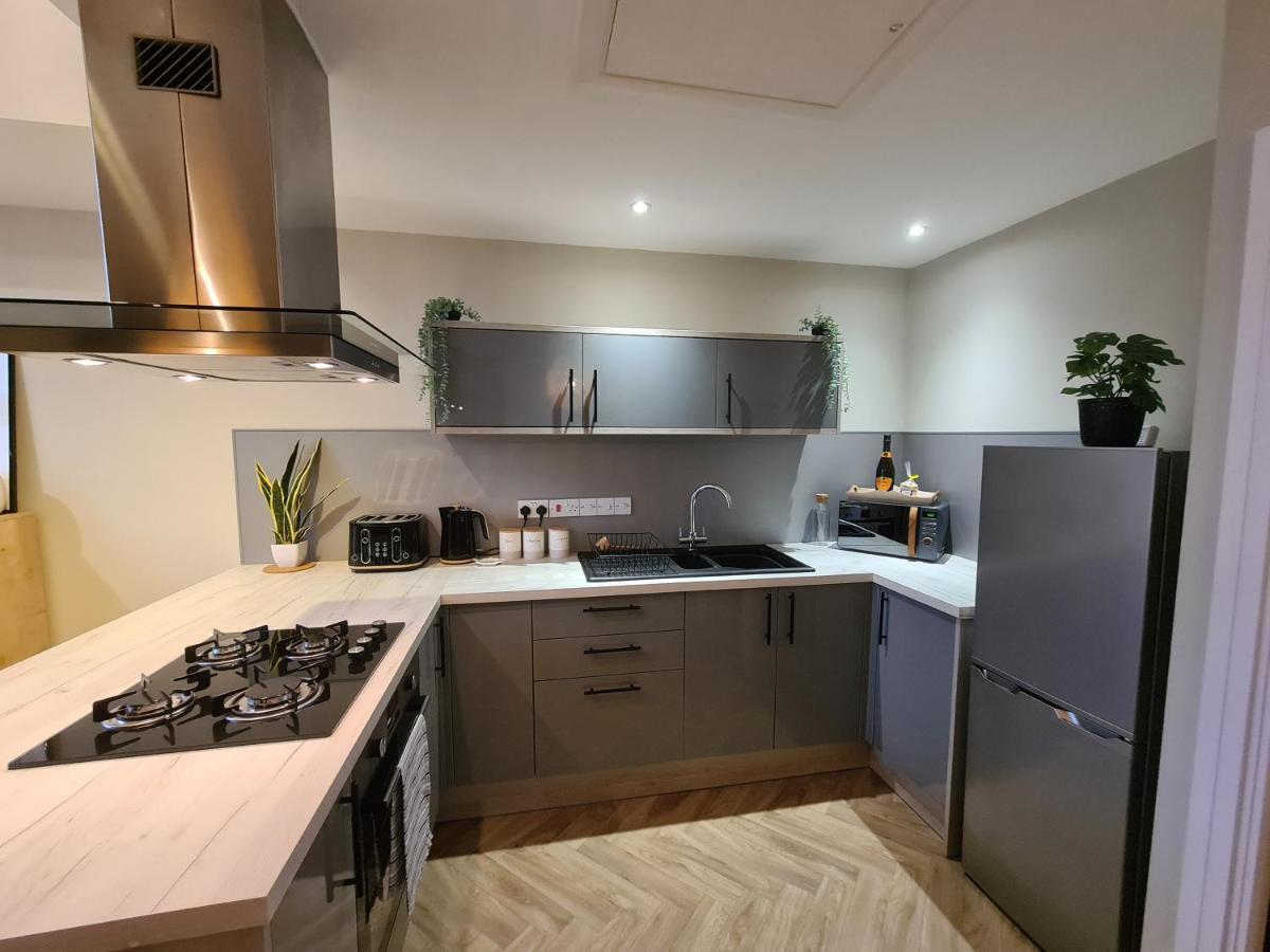 Modern 1 Bed Apartment Next To Beach And Golf Course Лланеллі Екстер'єр фото