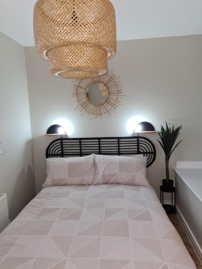 Modern 1 Bed Apartment Next To Beach And Golf Course Лланеллі Екстер'єр фото