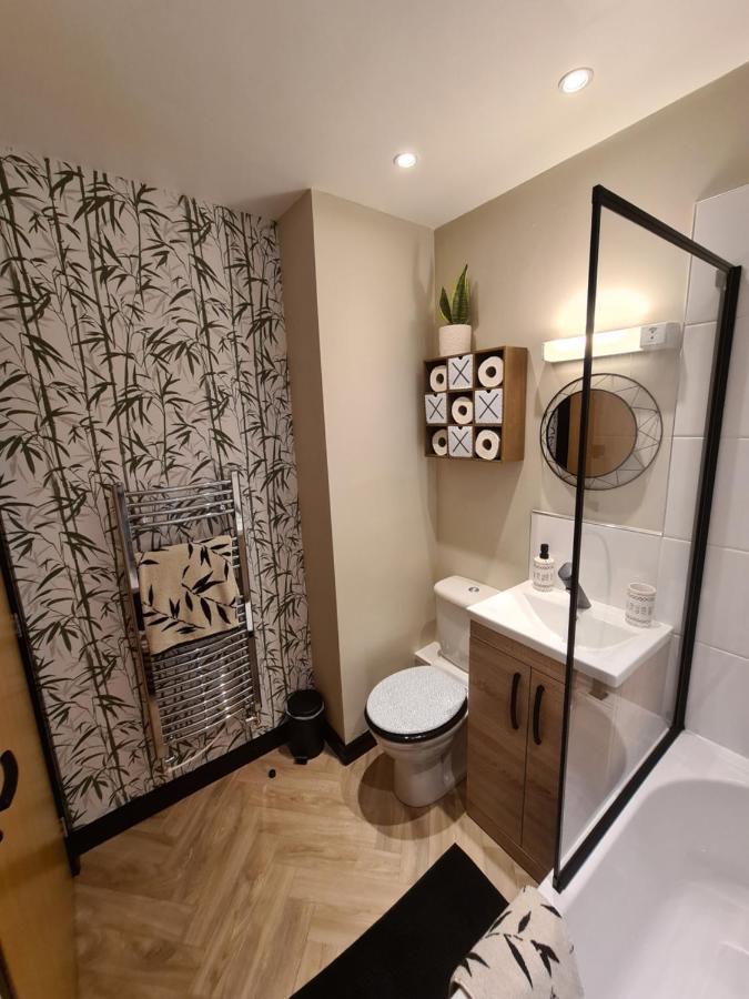Modern 1 Bed Apartment Next To Beach And Golf Course Лланеллі Екстер'єр фото