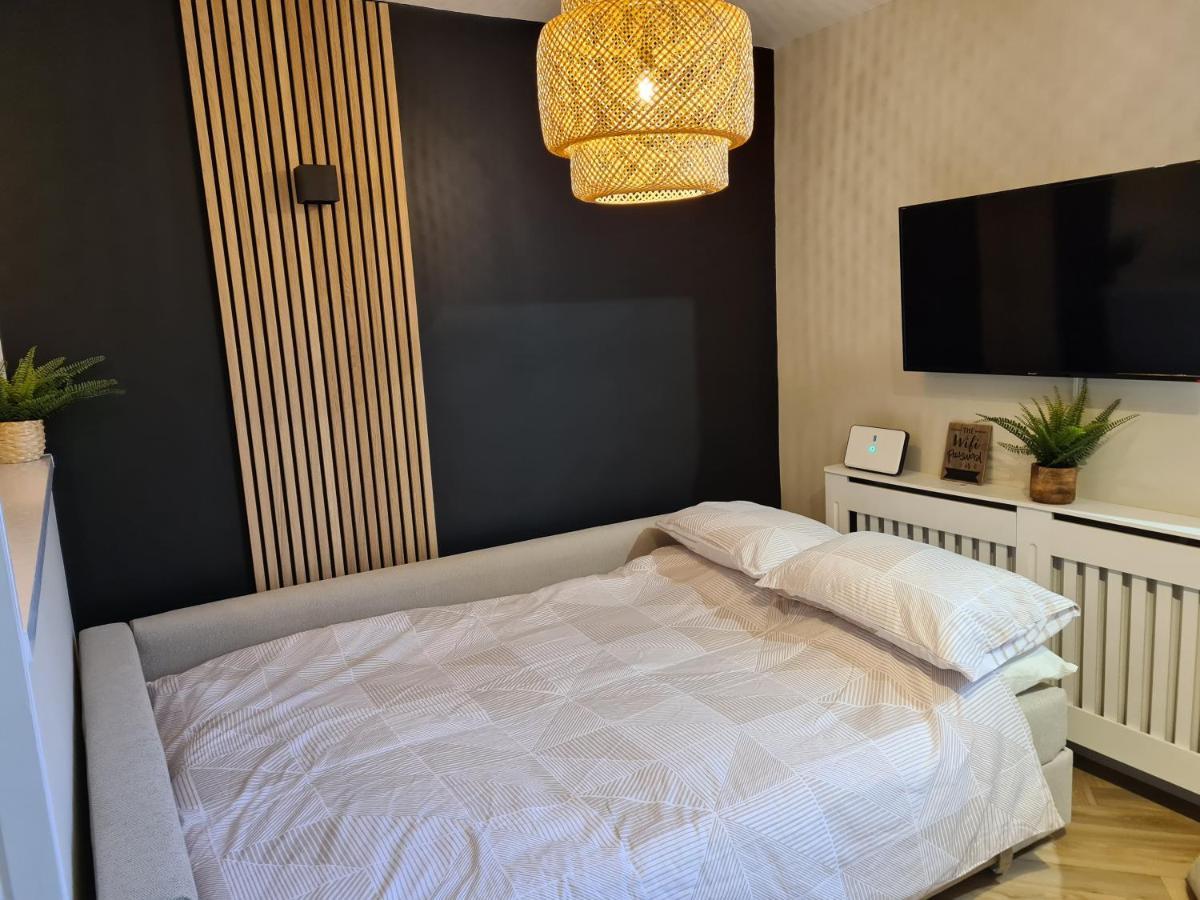 Modern 1 Bed Apartment Next To Beach And Golf Course Лланеллі Екстер'єр фото