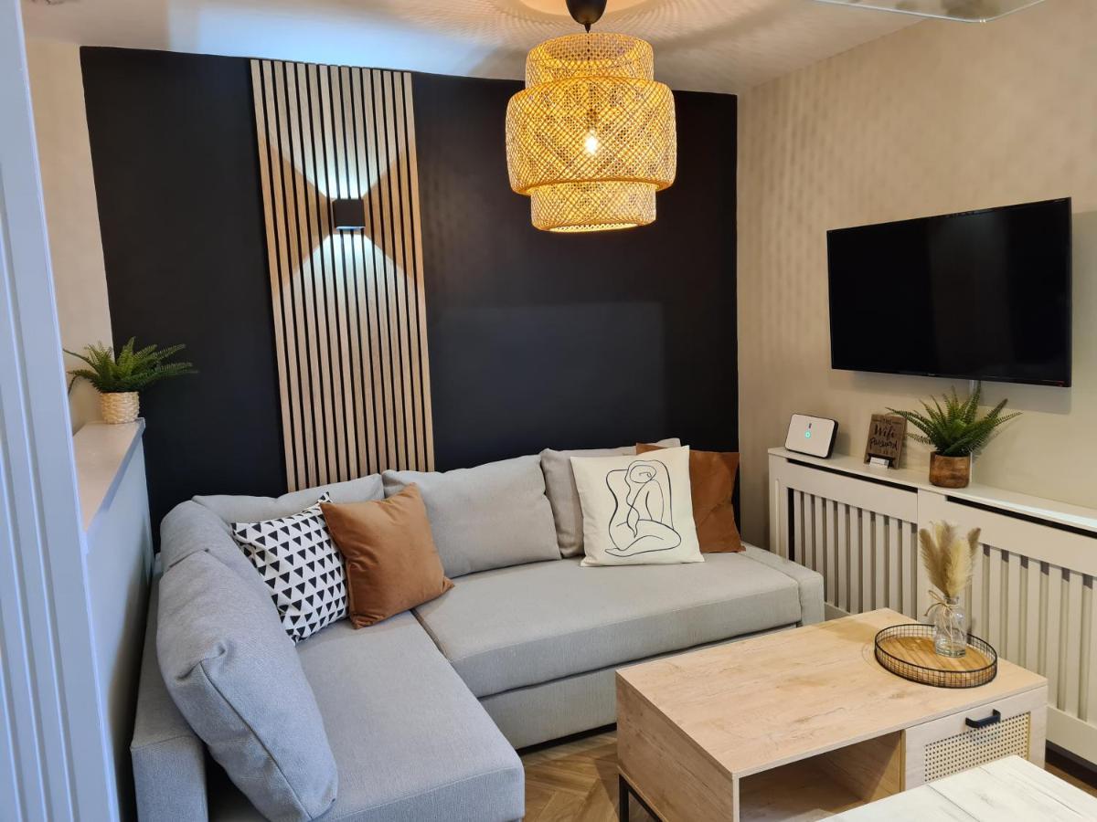 Modern 1 Bed Apartment Next To Beach And Golf Course Лланеллі Екстер'єр фото