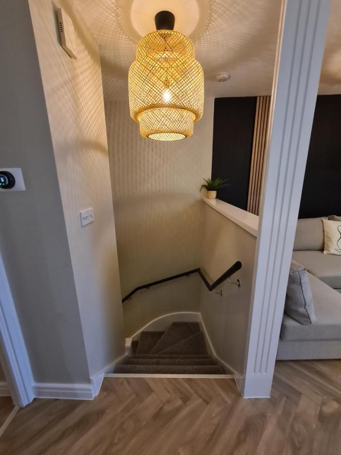 Modern 1 Bed Apartment Next To Beach And Golf Course Лланеллі Екстер'єр фото